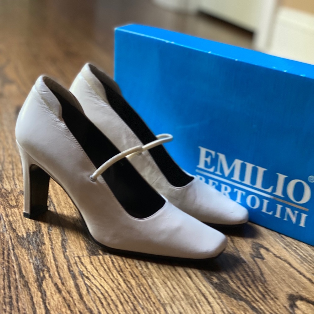 Emilio Bertolini leather, off white dress pumps